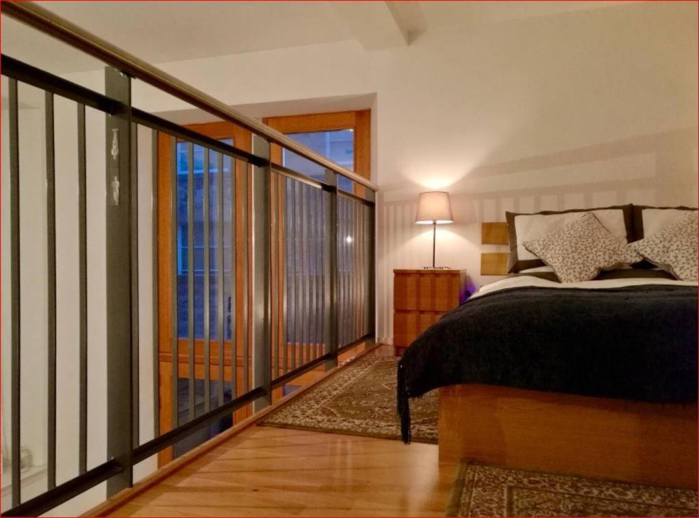 Central Mezzanine Apartment In Historic School EDI Kültér fotó